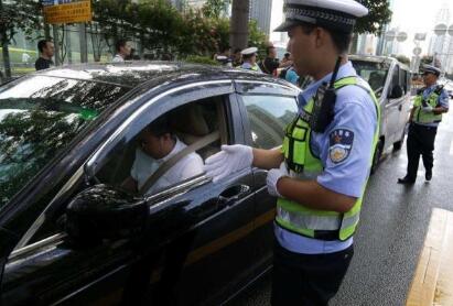 驾驶证被扣留交警抓住怎么办 驾驶证被扣留交警抓住怎么办
