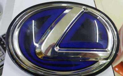 像7又像镰刀的车标