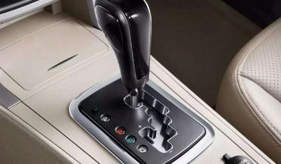 自动挡汽车一键正确的起步和停车步骤