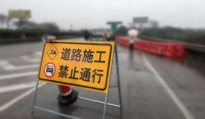 高速上打双闪是什么意思