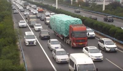 高速走应急车道扣多少分