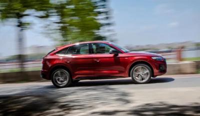 奥迪q5lsportback油耗 实际百公里油耗为8.22-10.82L(一公里油耗花费0.59-0.77元)