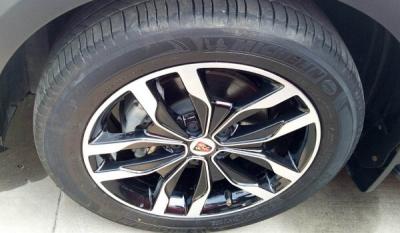 荣威rx5轮胎规格 荣威rx5轮胎型号多少(215/60 r17)