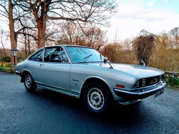 五菱宏光v五菱荣光v对比（五菱宏光V和五菱荣光V）