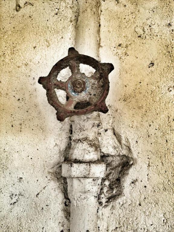 地暖排气阀在哪（地暖排气阀在哪个位置）