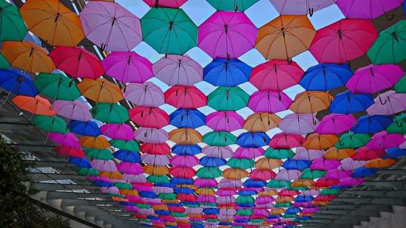 汽车遮阳伞为什么很少有人用（汽车车内遮阳伞为什么很少有人用）