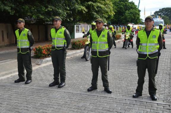 汽车挂件交警会管吗？