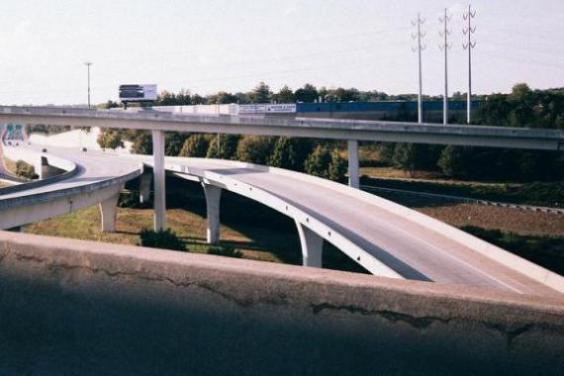 高速公路属于交通局管吗（高速公路是公路局管吗）