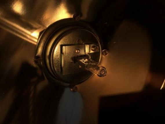 d2h氙气灯泡安装方法?