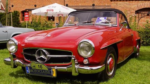 奔驰a180l如何驾驶（奔驰a180l运动轿车操作视频）