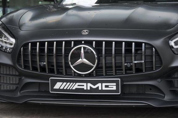 奔驰唯雅诺内部尺寸（奔驰唯雅诺车身尺寸）