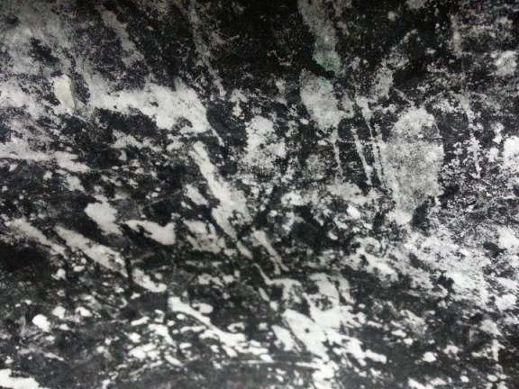 雨刮器刮不干净模糊（雨刮器刮上去干净,刮下去模糊）