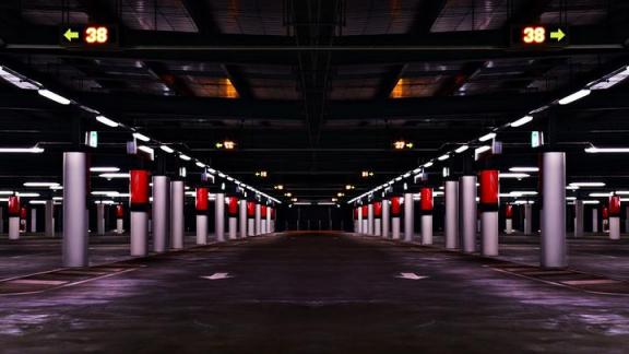 地下停车库发生刮擦交警管吗(地下停车库剐蹭责任怎么判定)