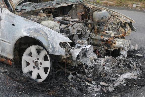 怎么鉴别水淹车和事故车？