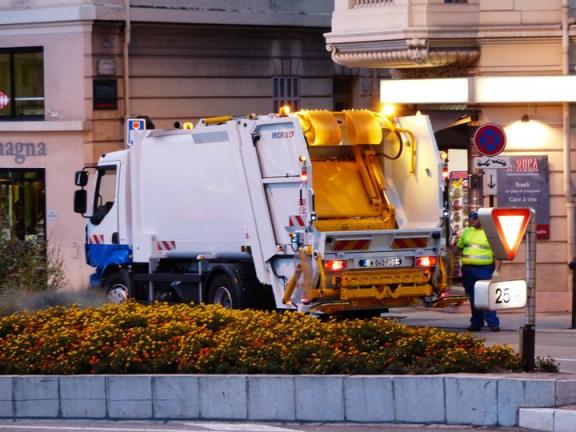 道路清扫车厂家有哪些？