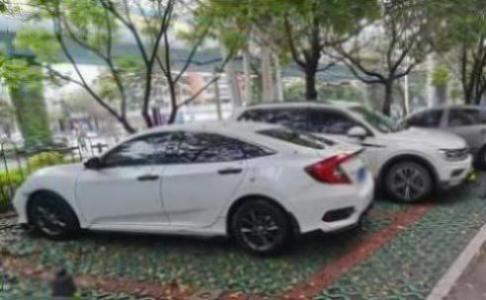 玻璃贴纸怎么去除(玻璃上面的贴纸怎么快速清理)